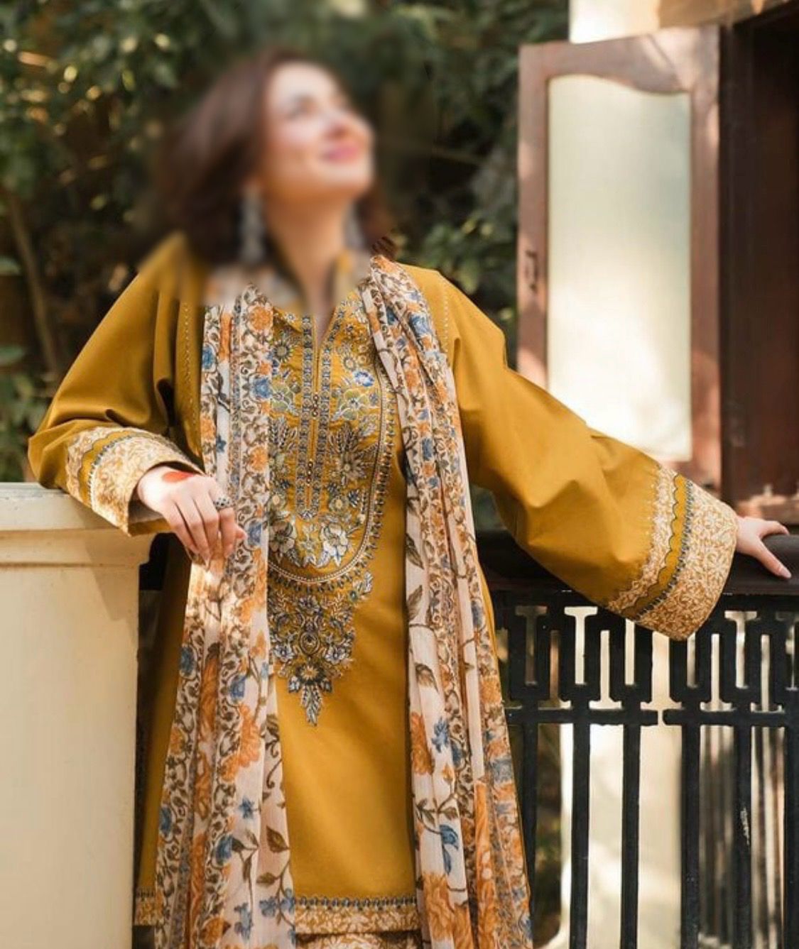 Sapphire Lawn Embroidered 3-Piece Unstitched Suit